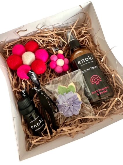 Lily gift box with flower pop diffuser