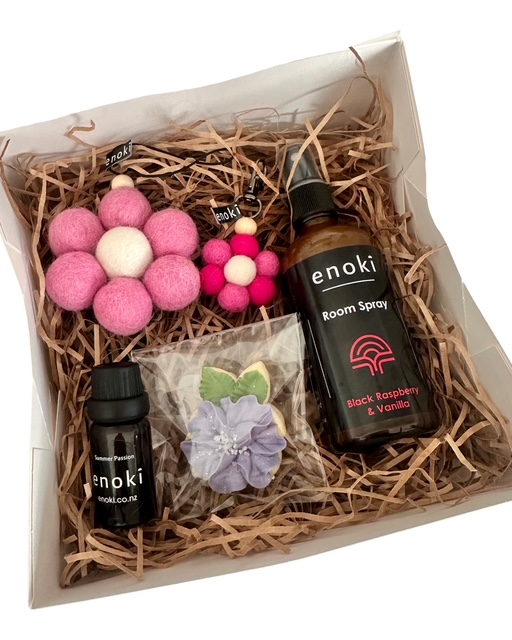 Lily gift box with freshy flower